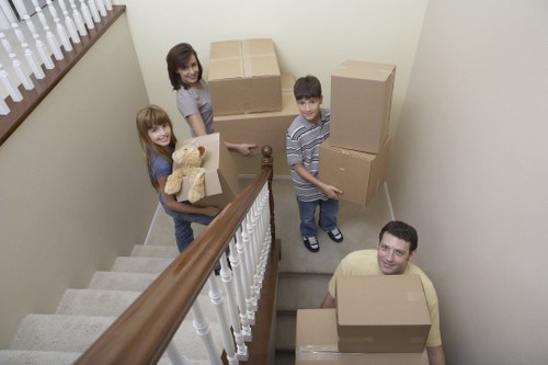 Mover using correct manual handling technique for a heavy item